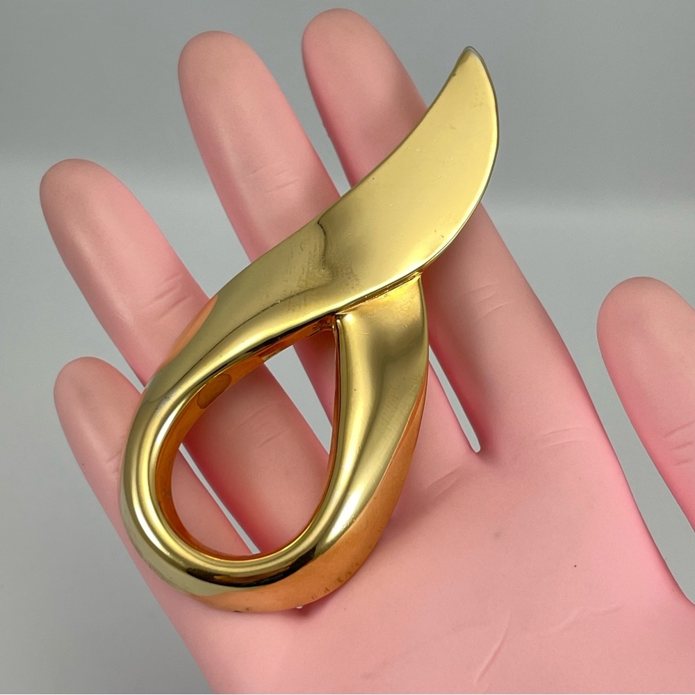 Stunning Unsigned Vintage Gold Tone Oval Ribbon Symbolic Brooch Pin Statement